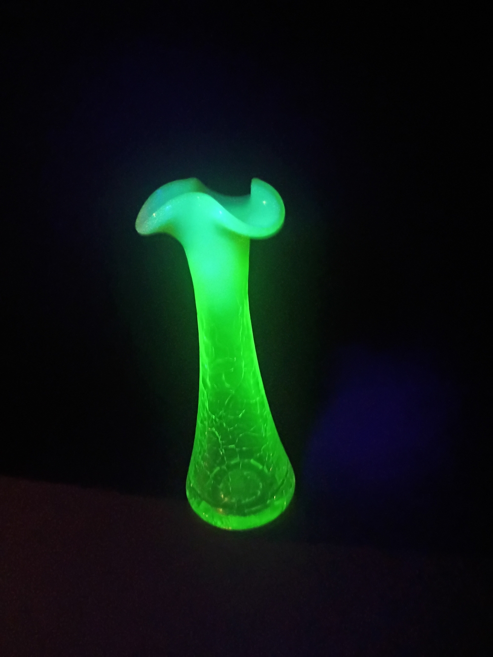Uranium Gibson Vintage Opalescent Crackle Handblown Green Art Glass Vase Glows